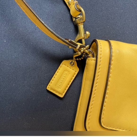 COACH KRISTEN BUTTERCUP YELLOW CONVERTIBLE WRISTLET - Picture 6 of 6